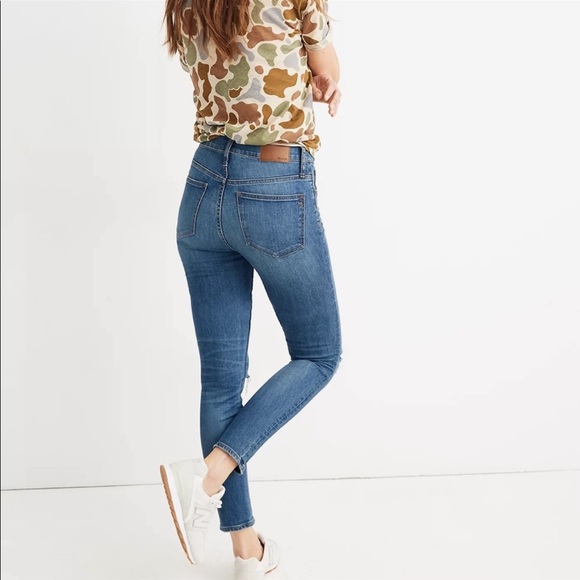 Madewell Distressed 9” Mid-Rise Skinny Jeans - Picture 2 of 12